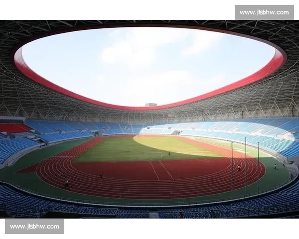 盐城奥体助威声浪掀翻穹顶 女球迷激情呐喊到腿抽筋