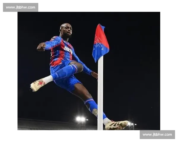 霍伊伦 4500 万欧转会拉锯战!国米欲先租后买,曼联铁心套现 霍伊伦 4500 万欧转会拉锯战!国米欲先租后买,曼联铁心套现