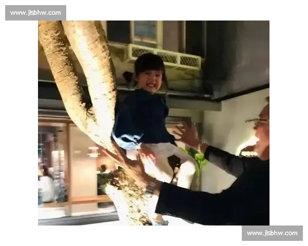 尔冬升女友晒 9 岁女儿近照:萌娃从容应对粉丝,“片场暴君” 变身慈父 尔冬升女友晒 9 岁女儿近照:萌娃从容应对粉丝,“片场暴君” 变身慈父