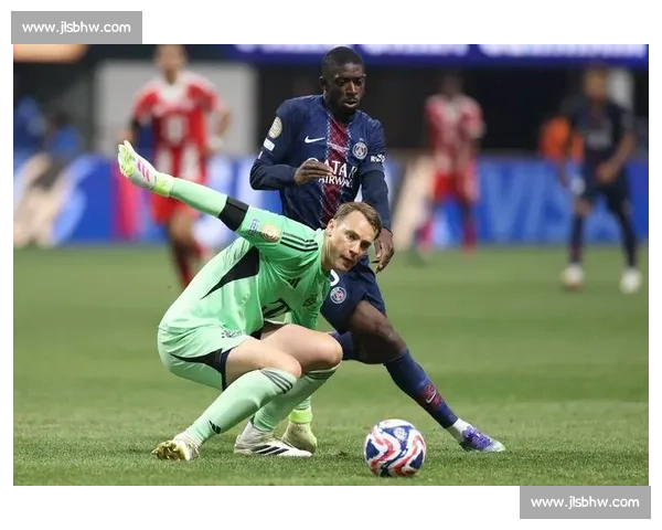 李明携子观战世俱杯：从单车少年到青训引路人的足球传承