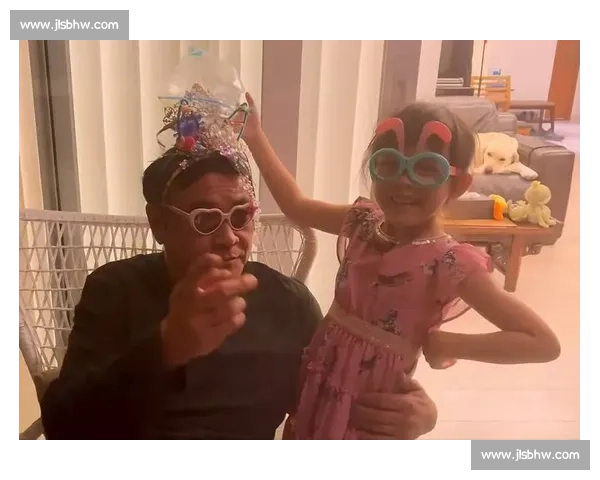 尔冬升女友晒 9 岁女儿近照:萌娃从容应对粉丝,“片场暴君” 变身慈父 尔冬升女友晒 9 岁女儿近照:萌娃从容应对粉丝,“片场暴君” 变身慈父