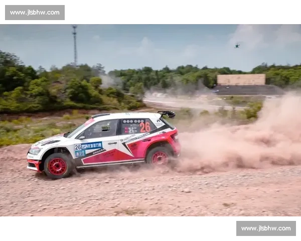 龙游魔鬼赛道突发坠崖事故，车手生死未卜