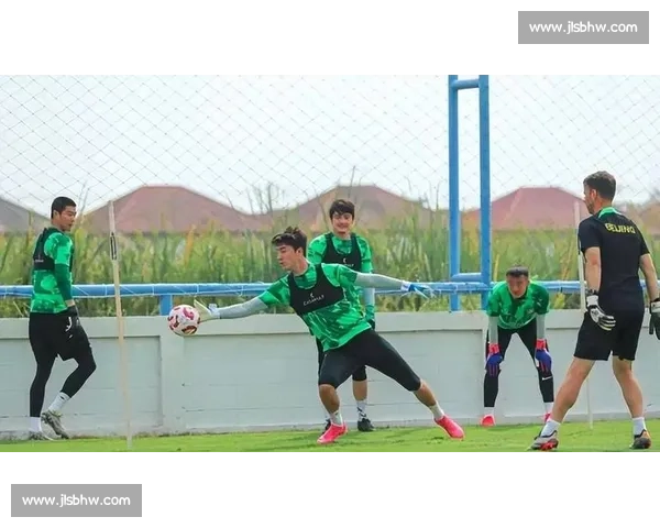 北京国安大巴风波后：新援到位 + 外援晒训练，俱乐部回应击碎摆烂传闻