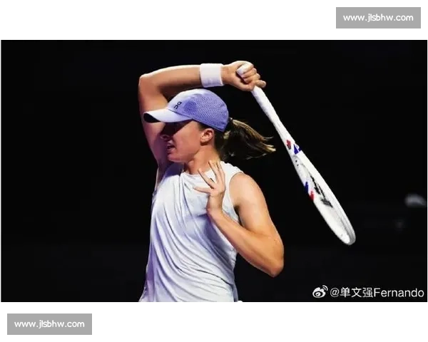 温网首日创 32.3℃历史高温!斯瓦泰克训练汗如雨下 温网首日创 32.3℃历史高温!斯瓦泰克训练汗如雨下